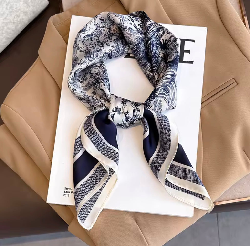 Foulard satiné imprimé rayures marine et crème